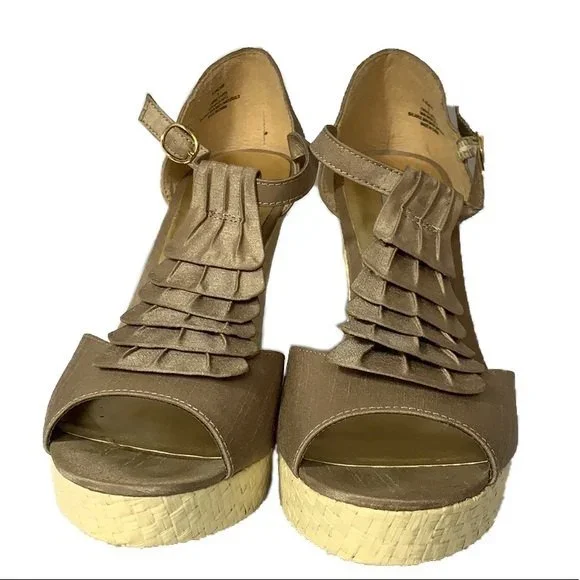 Steve Madden Ruffle Satin Wedge Heel Sandal Size 9 - Picture 3 of 11